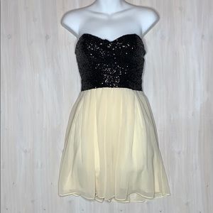 ⭐️ TFNC XS Strapless Mini Dress Sequin Black